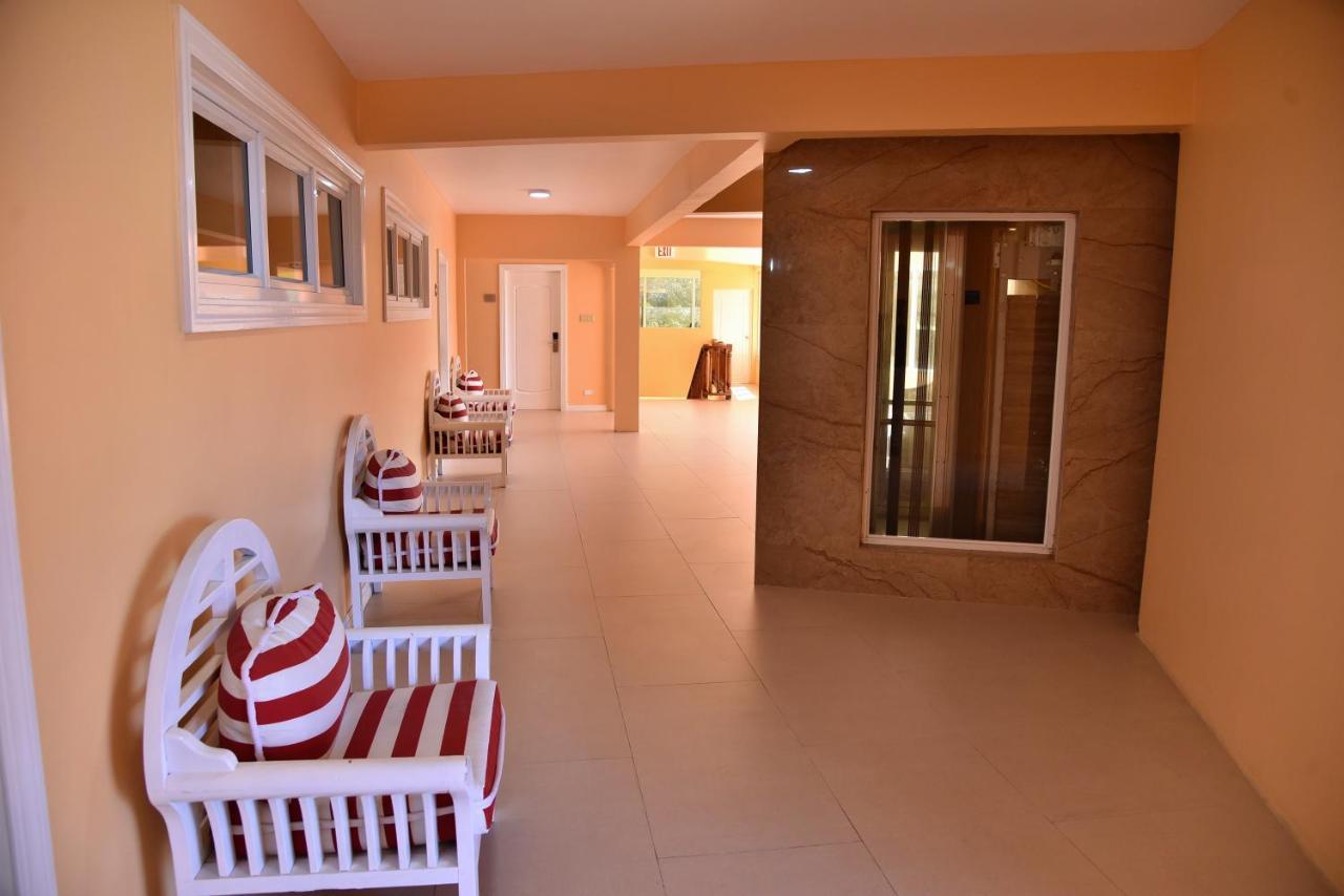 Hotel Grand A View Montego Bay Extérieur photo