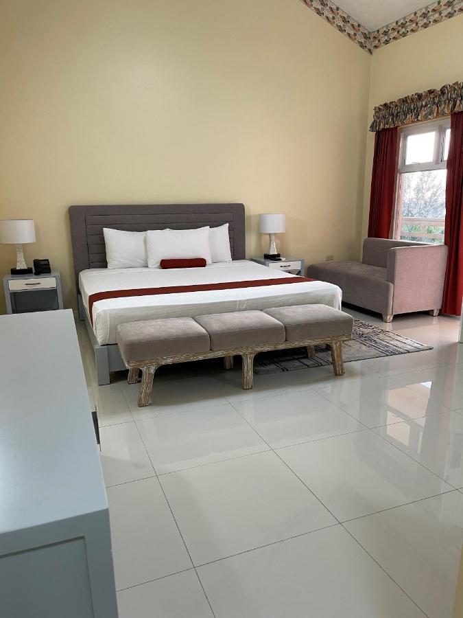 Hotel Grand A View Montego Bay Extérieur photo